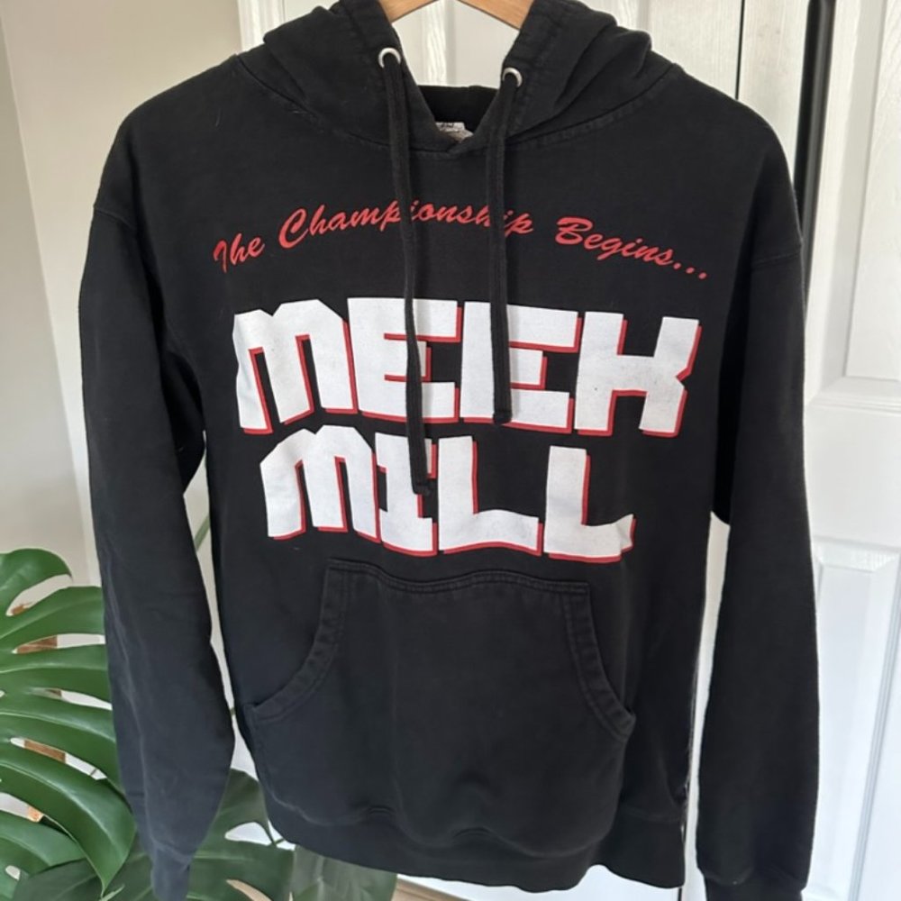 Meek Mill Graphic Band Pullover Hoodie, Medium‎
